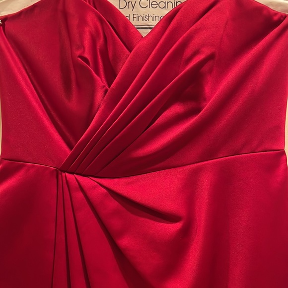 David’s bridal strapless dress - Picture 2 of 4